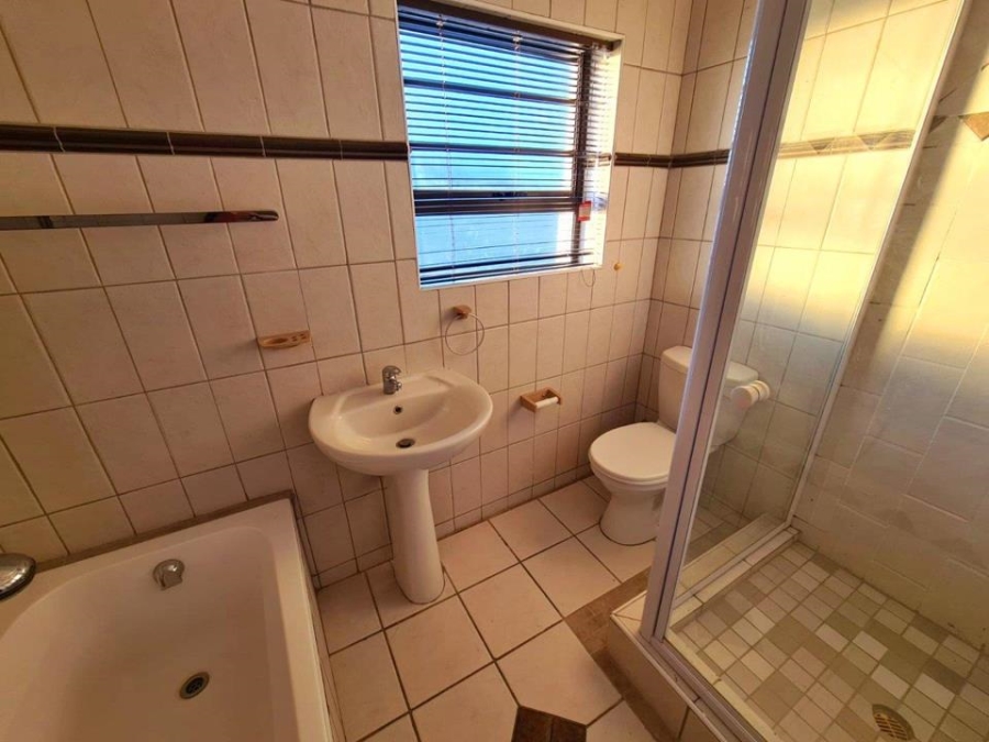 4 Bedroom Property for Sale in Tafelzicht Western Cape